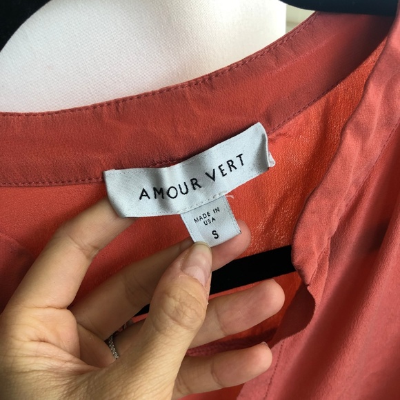 Amour Vert Renata Silk Blouse Coral - Picture 3 of 4